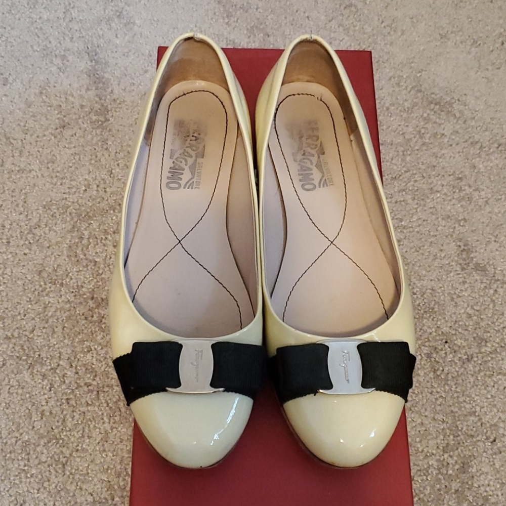 Ferragamo Varina flats